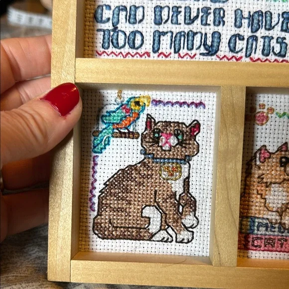 Wooden House-Shaped Cat Cross-Stitch Piece - Picture 6 of 8